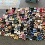 子供スニーカーが集まっています。